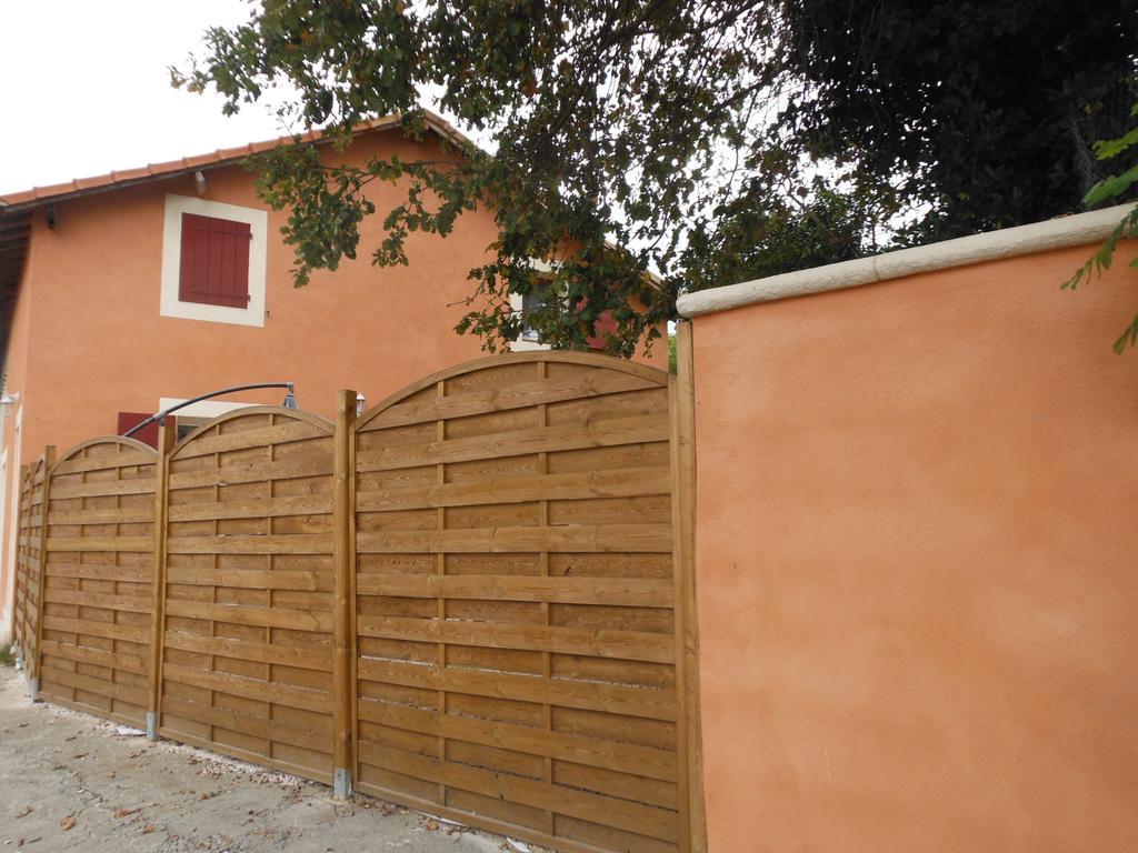 Appartement Le Romarin Mallemort Exterior photo